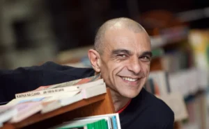 Ator João Signorelli desembarca em Paripueira para viver Chico Xavier no filme A Grande Viagem